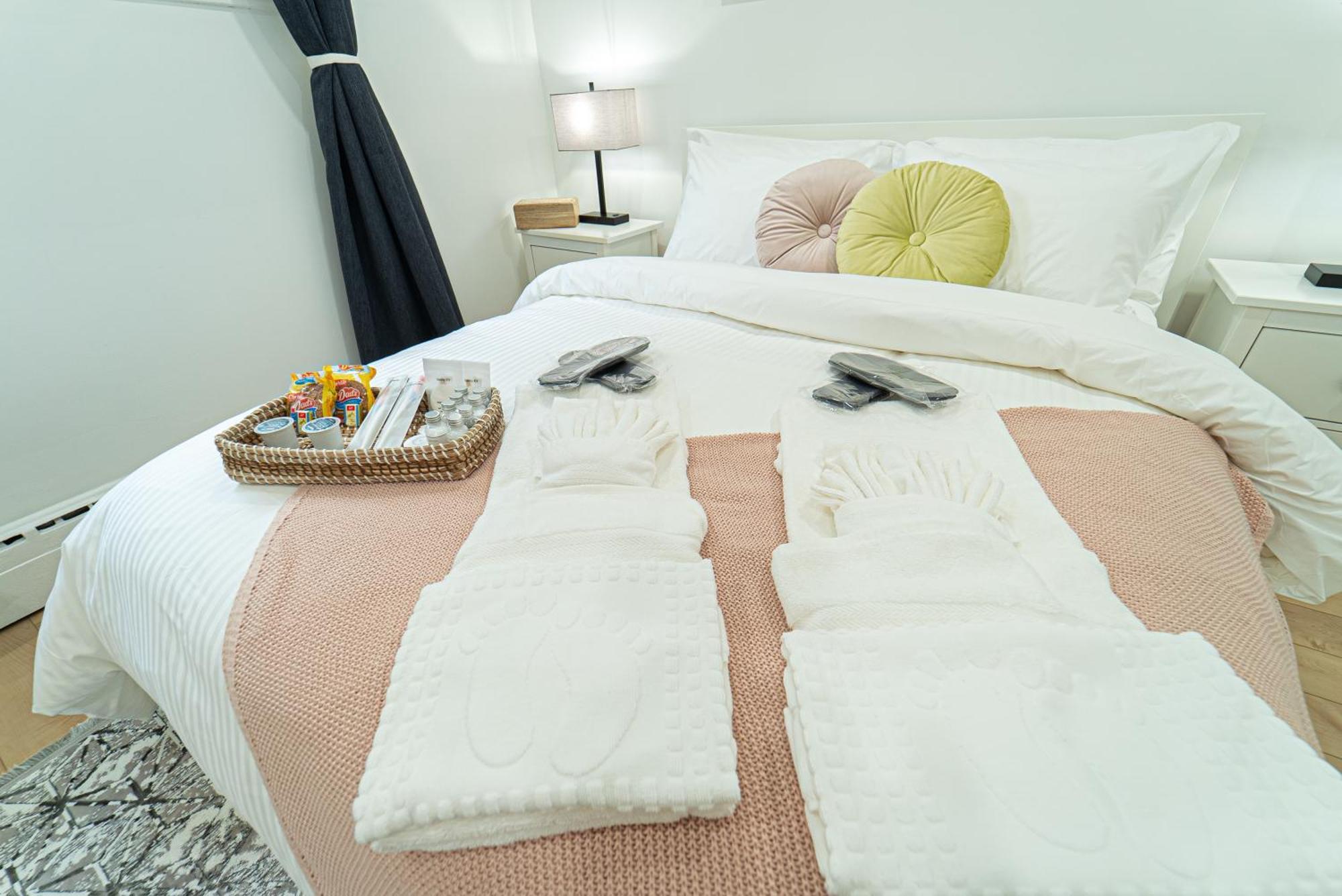 Quiet & Comfortable Double Private Room, Free Parking Toronto Buitenkant foto